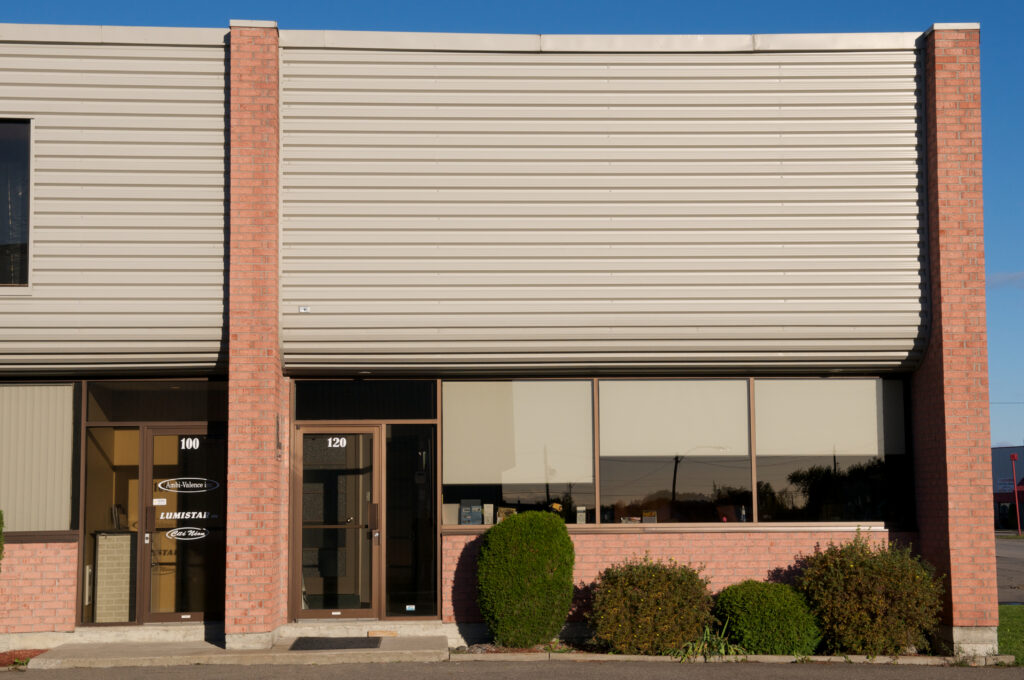 Façade de l'immeuble 14 163 suite 100 et 120