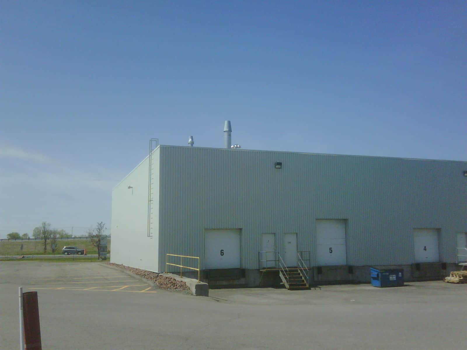 Photo-arri-re_17000-rue-Charles-SUITE-500-SUITE-600-Mirabel-SICOLA