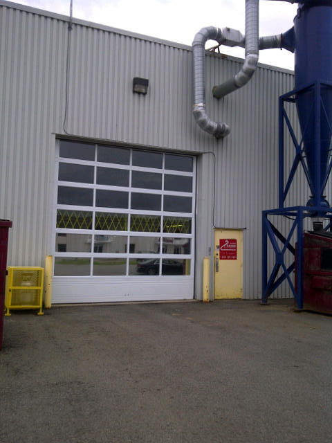 Porte de garage vitrée_17510, rue Charles, suites 400-500, Mirabel