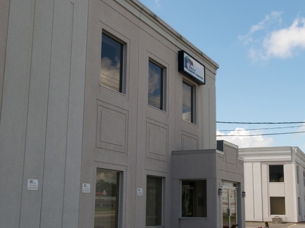 17 570, rue Charles, <br>Mirabel, Qc, J7J 1X9