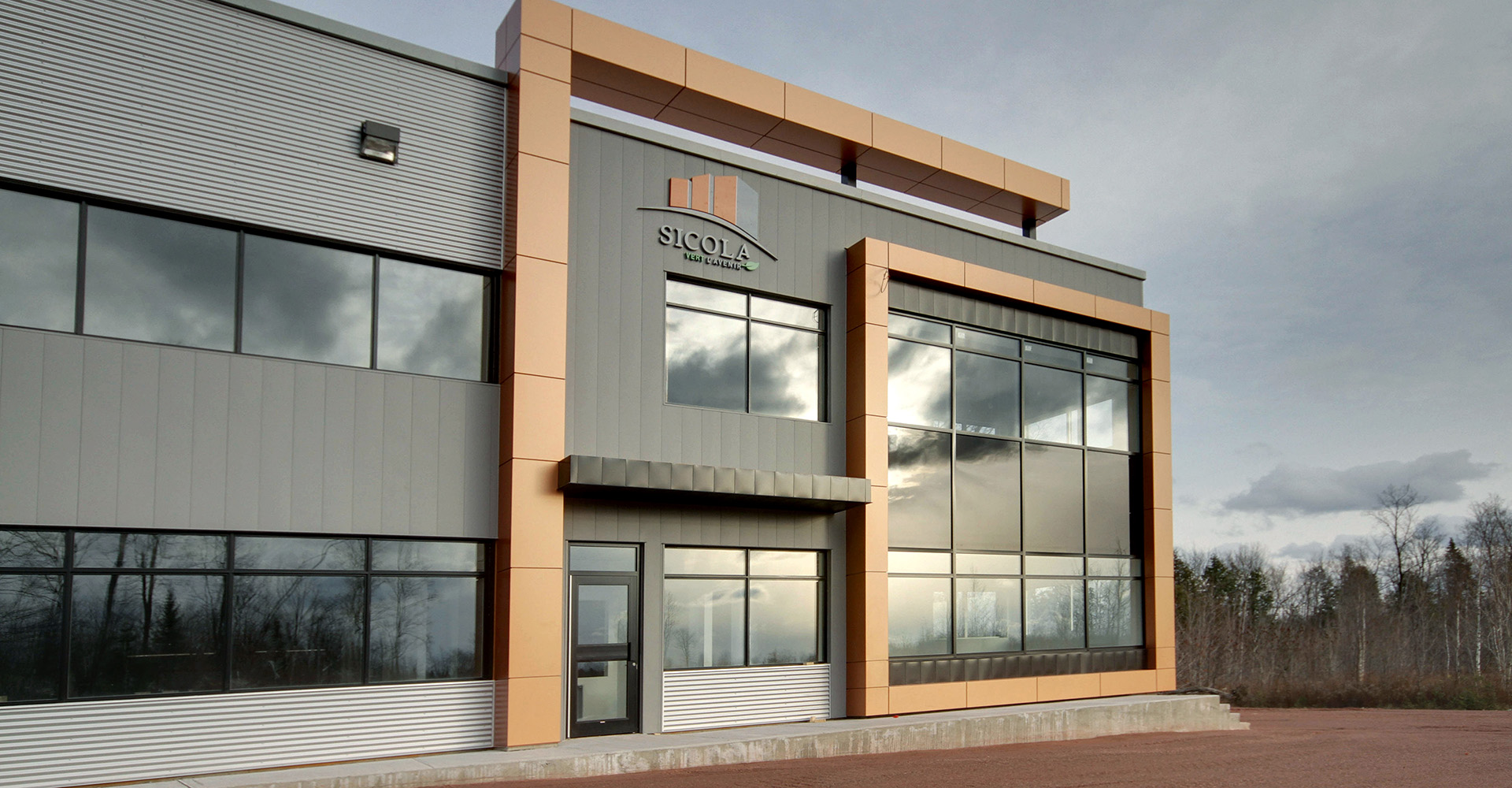 Façade_750, rue Lowe, suites 110-210, Lachute